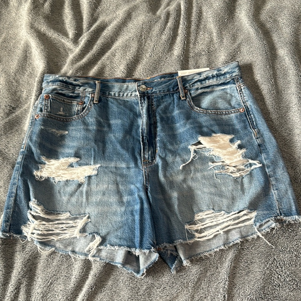 American Eagle 90s boyfriend shorts